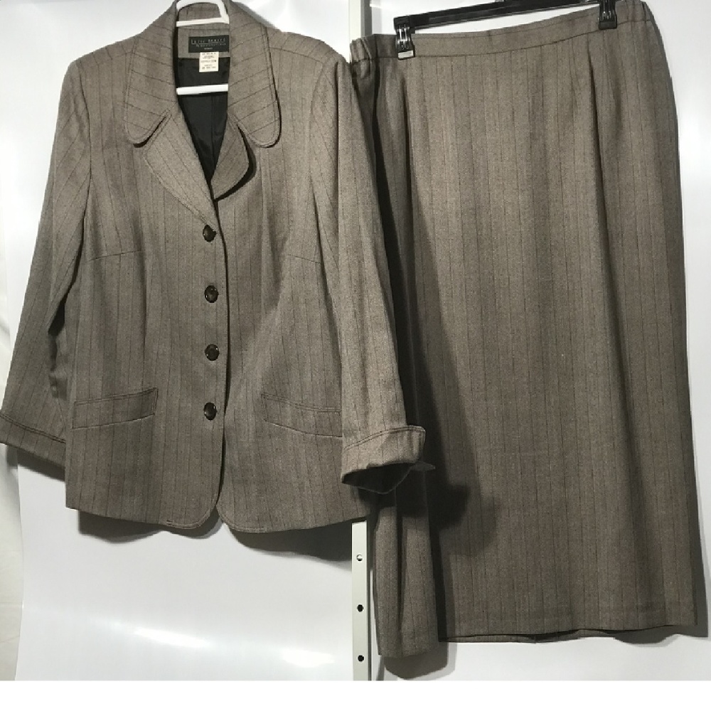 Tan 2 Piece Suite